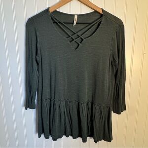 Orange Creek Women’s Forest Green 3/4 Length Top Size Medium